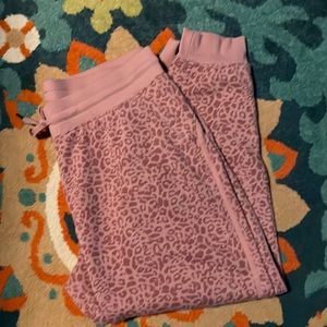 Adorable & soft pink cheetah print roomy XL Tek Gear joggers - like new